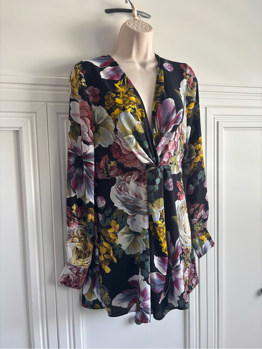 Nwt romper Floral Twist-Front V-Neck shorts  - Black Multicolor long sleeve